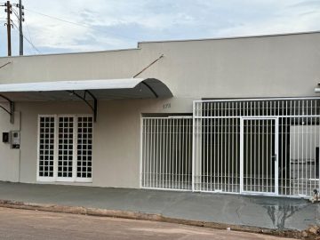 CASA NO SO SEBASTIO COM SALO COMERCIAL